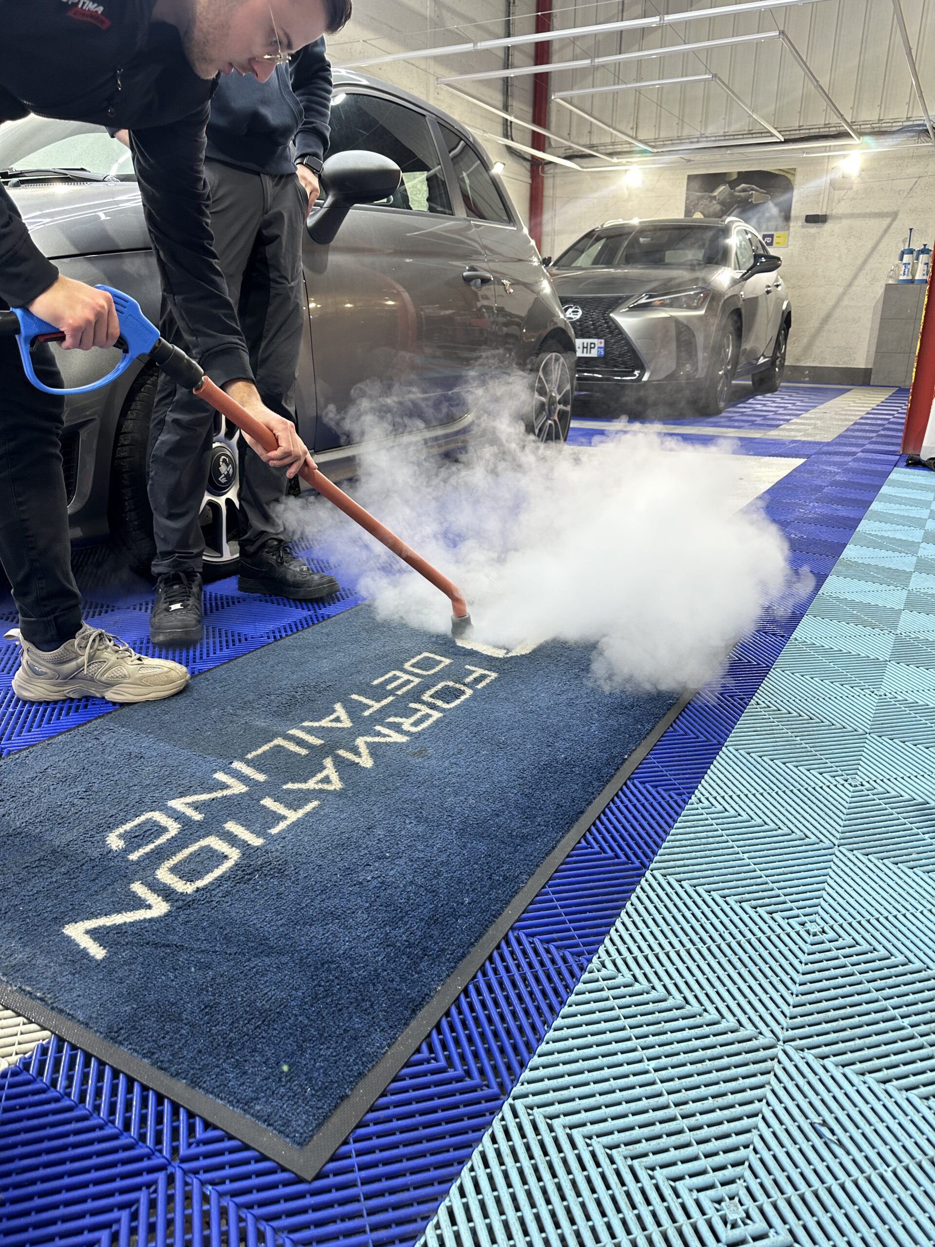 Nettoyage vapeur d'un tapis de sol