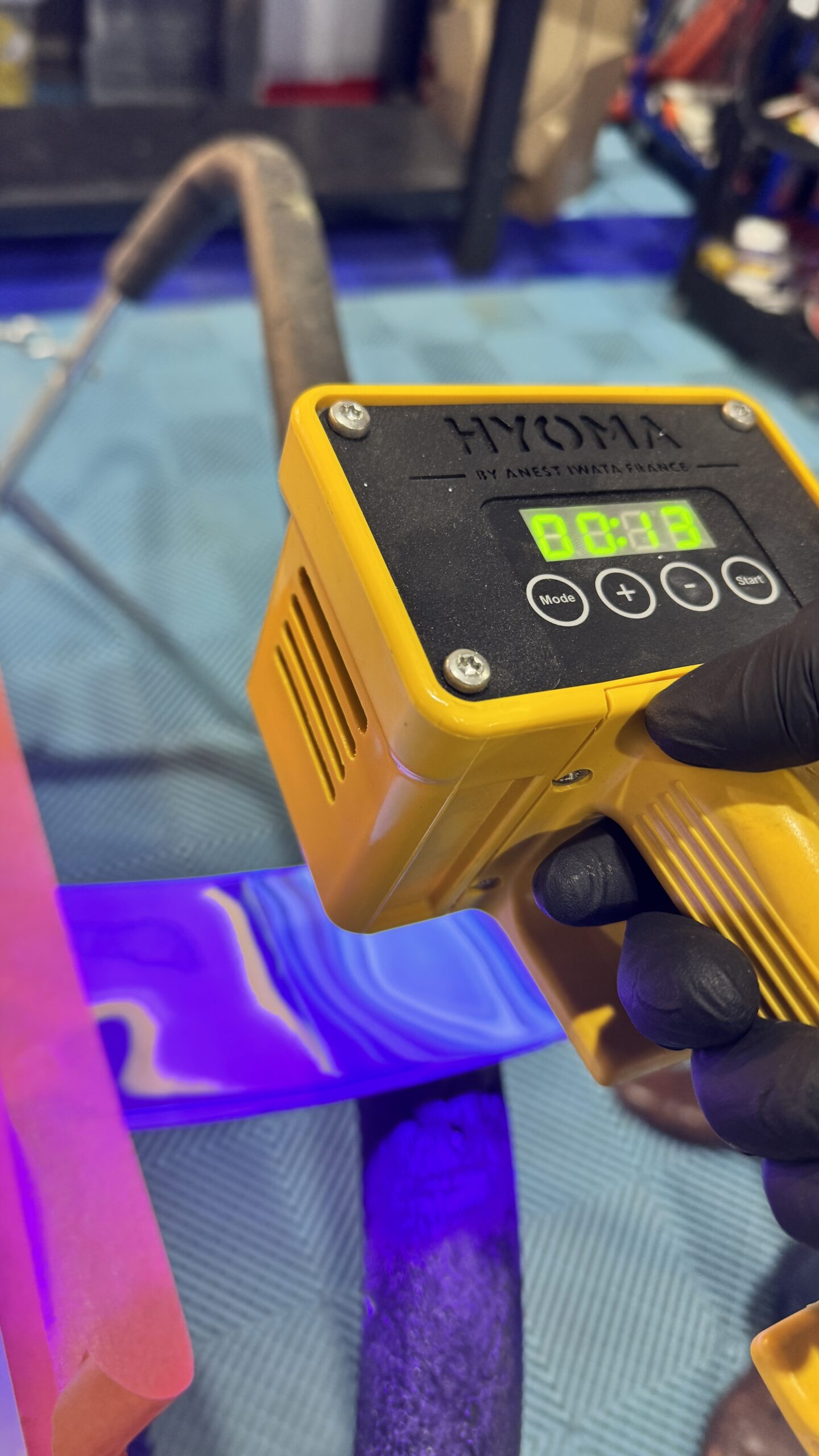 Lampe UV pour le séchage du mastic et de l'apprêt